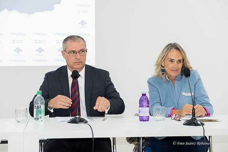 Germán Jiménez, autor el libro , y la profesora Gloria Camarero, directora de su tesis doctoral (Foto Miguel Ángel Suárez)